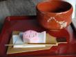 桂窯檜垣青子氏の羊茶碗と主菓子は亀甲です。
